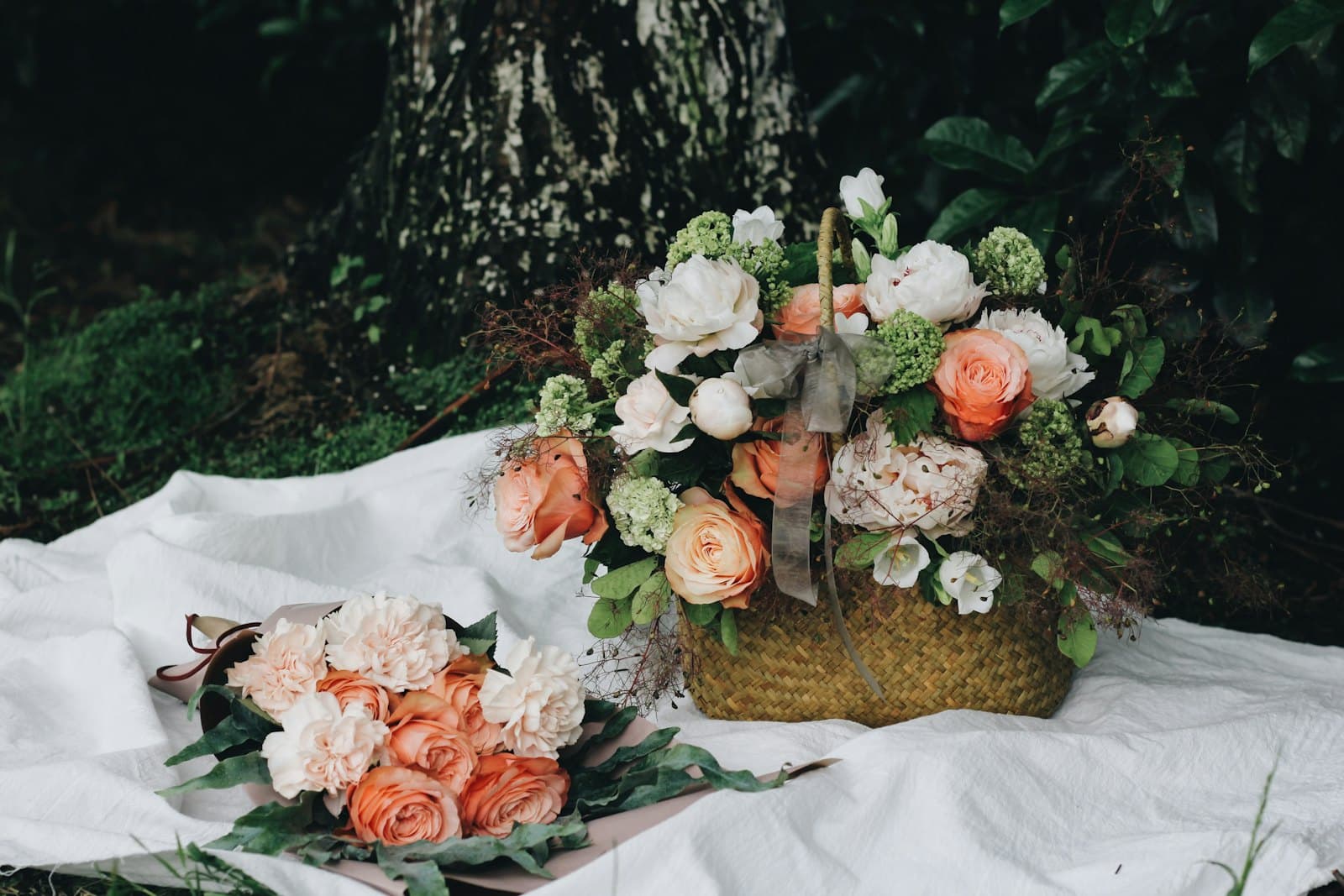 Composición floral elegante para una boda